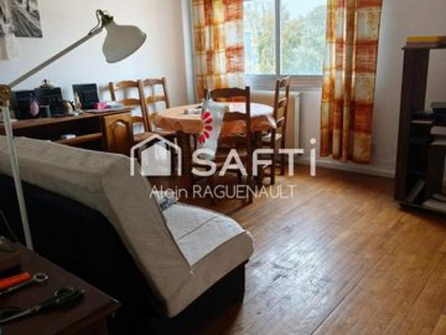 Grand T2 de 57 M2 METRO D PARILLY à 5 MN