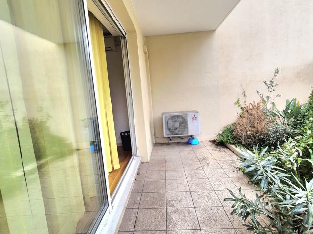 GRAND T2 DE 66 M2 + TERRRASSE + PARKING à Hyères 83