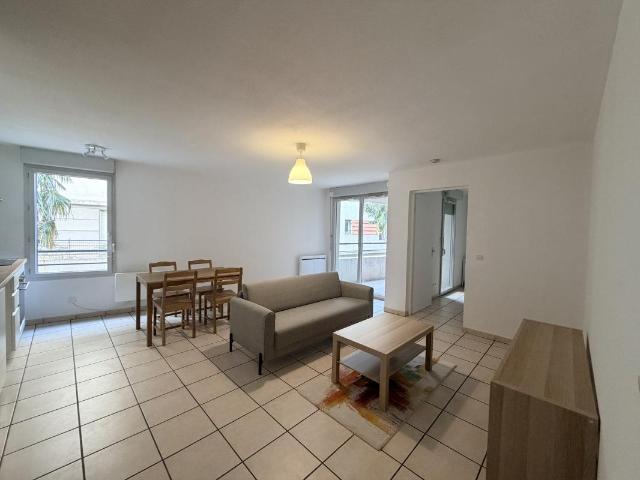 Grand T2 meublé de 48 m2 avec balcon et piscine collective – Proche transports