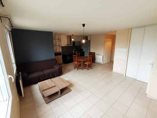 Grand T2 meublé parking balcon