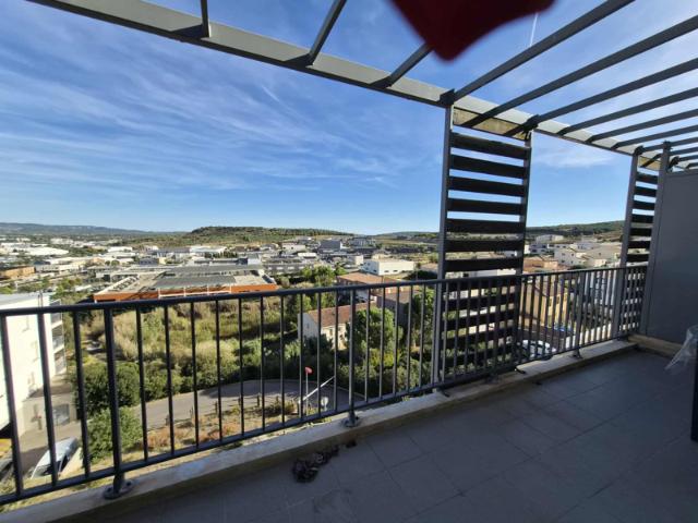 Grand T2 moderne avec terrasse XXL et vue dégagée Coup de