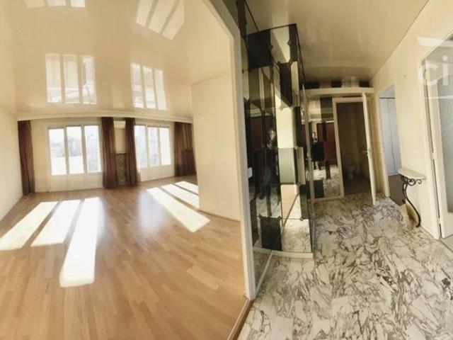 GRAND T2 OU T3 70 m² PROCHE MONTCHAT