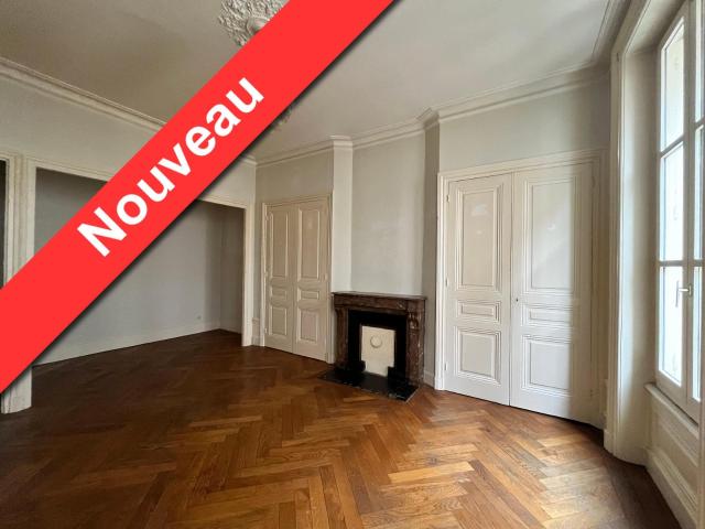 GRAND T2 PROCHE FACUTLE JEAN MONNET TREFILERIE, rue Denis.