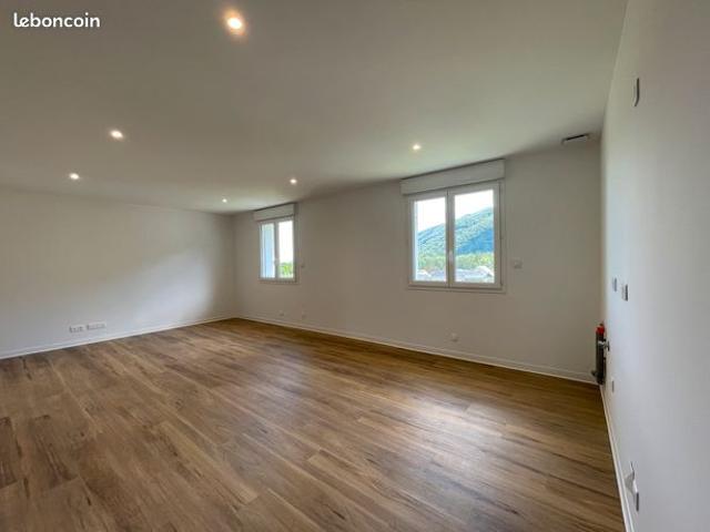 Grand T2 rénové de 48 m² Carrez, environ 59 m² au sol