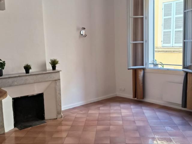 Grand T2 + Mezzanine rue Pavillon