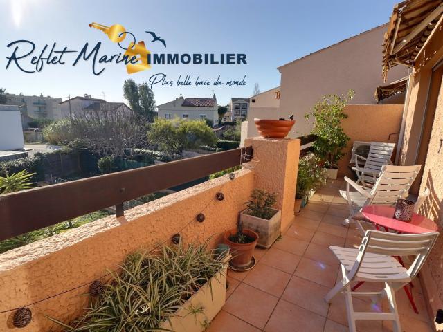 Grand T2/T3 avec mezzanine, terrasse et belle hauteur sous plafond Quartier résidentiel calme à Saint Cyr su