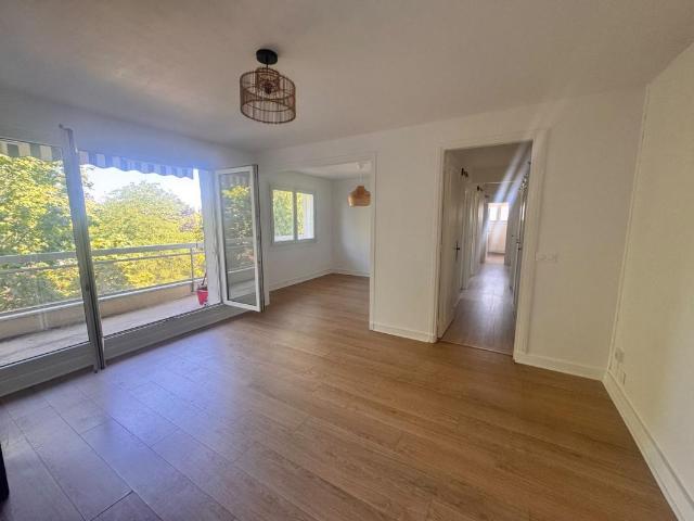 Grand T3/4 à Saint Maur avec balcon et parking