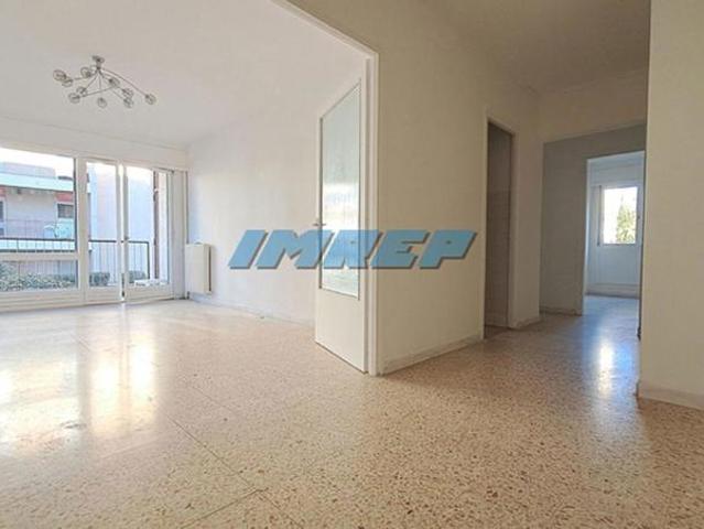 Grand T3/4 lumineux balcon cave et parking 13010 MARSEILLE