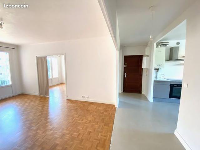 Agréable T4 traversant de 81 m2, 2 balcons, cave