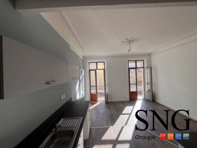 GRAND T4 TOTALEMENT RENOVE AU 2EME ETAGE