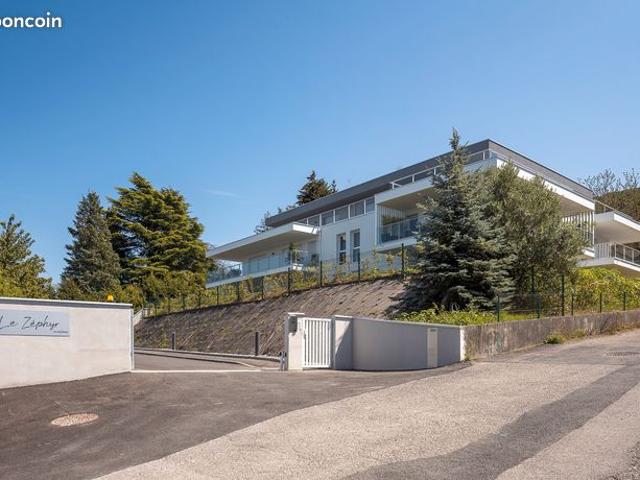 Grand T4 vue lac à Évian les Bains