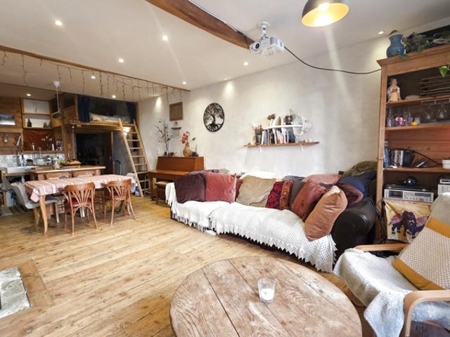 GRAND T4 AVEC STUDIO COIN NUIT ET SES DEUX GRENIERS A RENOVE