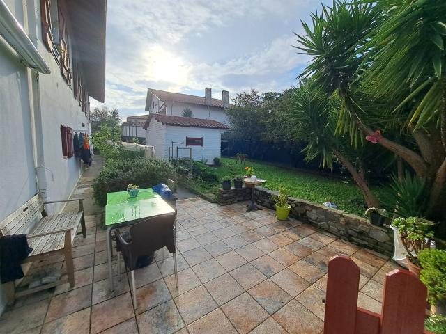 Grand T4 en bon état avec terrasse, jardin et parking proche. 105m² Hendaye