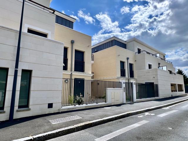 Grand T4 lumineux avec double balcon Quartier Saint Marc, Orléans