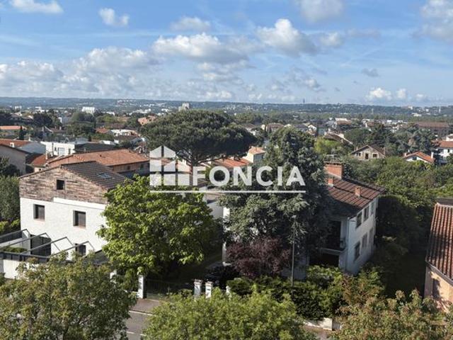 T4 85 m2 a 10 minutes du centre ville / proche toutes commodites