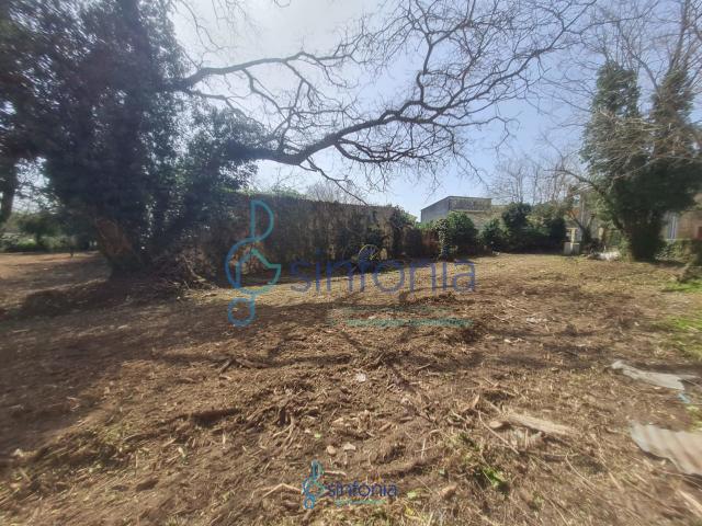 Grand Terrain constructible 2 000 M2 environ