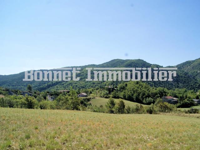Grand terrain constructible avec très belle vue dominante