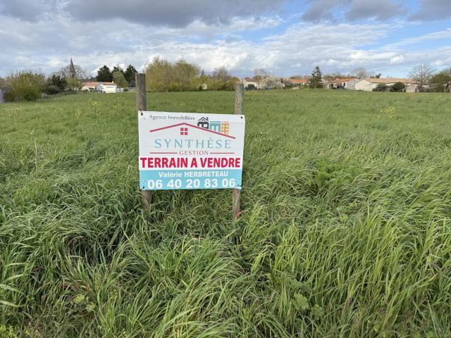 GRAND TERRAIN DIFFUS A CONSTRUIRE A 35 MN DE LA ROCHELLE