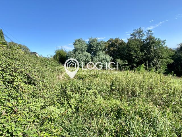 Grand terrain 2680 m2, hors lotissement et viabilité en bord de route