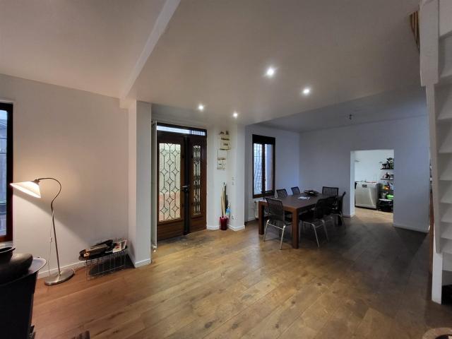 Grand triplex 85m2 quartier Renoir Métro à Asnières sur S. 85m² Asnières sur Seine