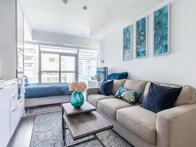 Grand Trunk Crescent