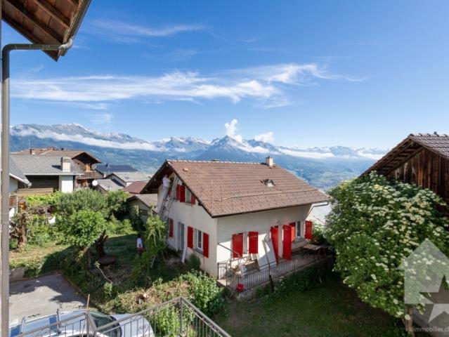 Grand duplex de 9.5 pièces à rénover dans une maison villageoise