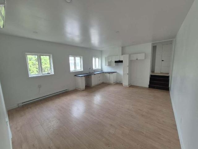 Grand Appartement 4 1/2 illuminé à Saint Marc des Carrières, près de la plupart des services