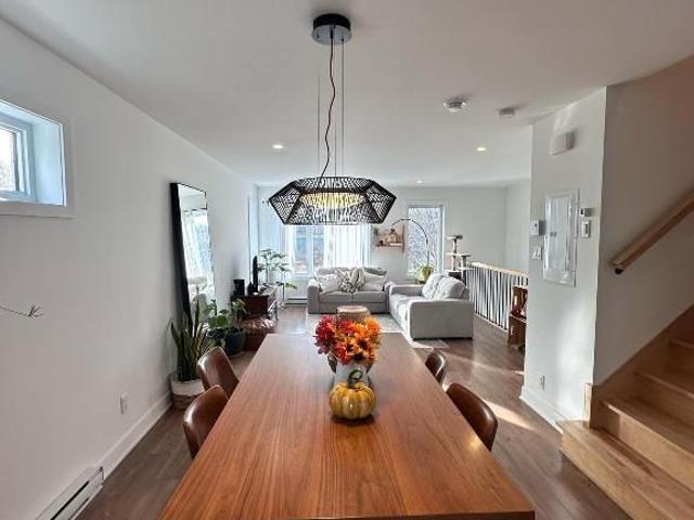Grand appartement 4 1/2 sur 2 étages
