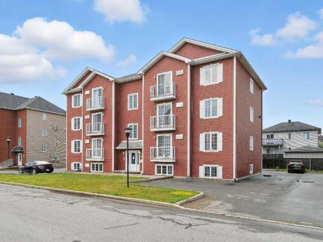 GRAND APPARTEMENT 5 1/2 DE + 1365 PI.CA THERMOPOMPE/BALCON PRIVÉ AU 3E ÉTAGE À LOUER À SAINT RÉMI 1ER JUILLET!