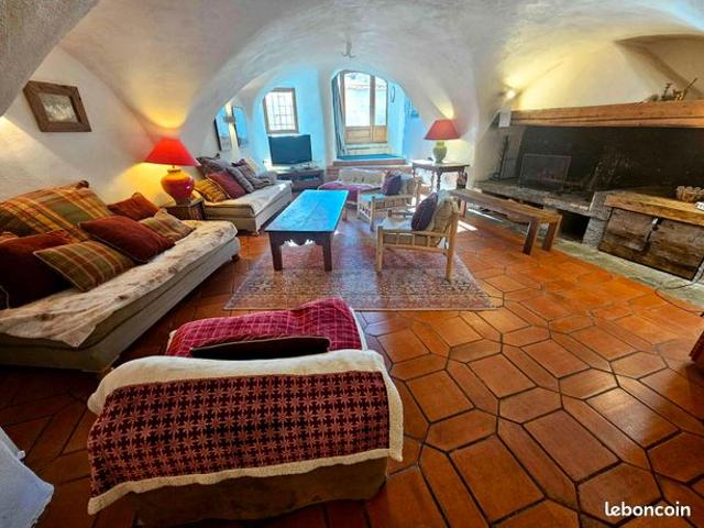 Grand appartement 6 pièces de 158 m² avec terrasse