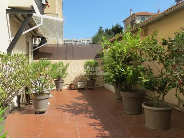 Grand appartement 13005