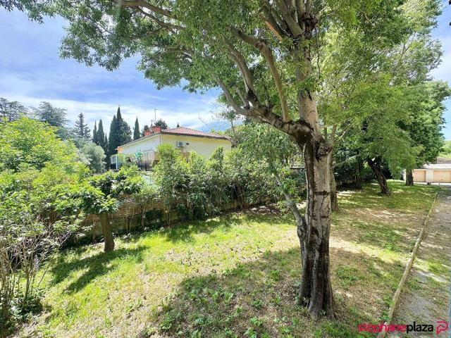 Grand appartement 130 m2 avec garage fermé et ascenseur privati