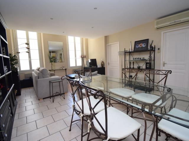 Grand appartement 2 chambres de plus de 90 m2 dans résidence sécurisée