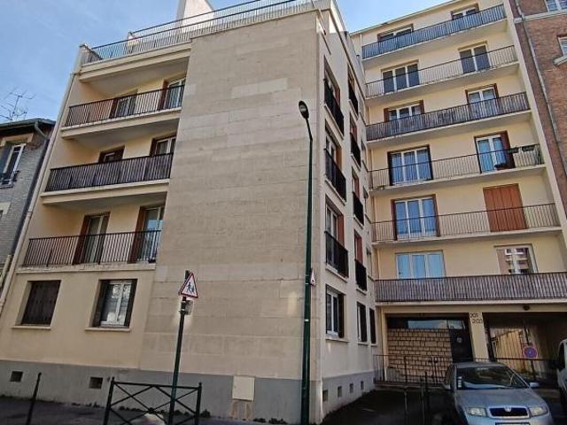 GRAND APPARTEMENT 3/4 PIECES AVEC BALCON VUE ET PARKING PRIVATIF