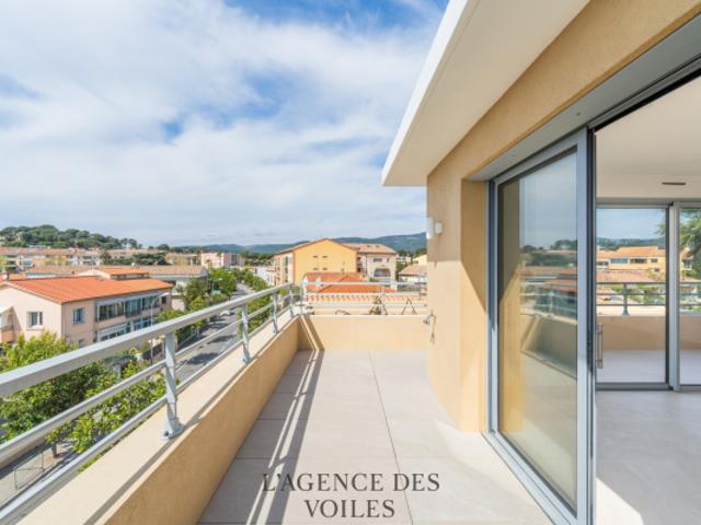 Grand appartement T3 au dernier étage à Sanary sur Mer