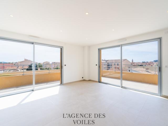 Grand appartement T3 au dernier étage à Sanary sur Mer