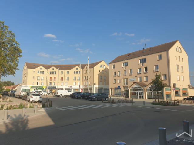 Grand appartement T2 de 49 m2 au 1er étage et box