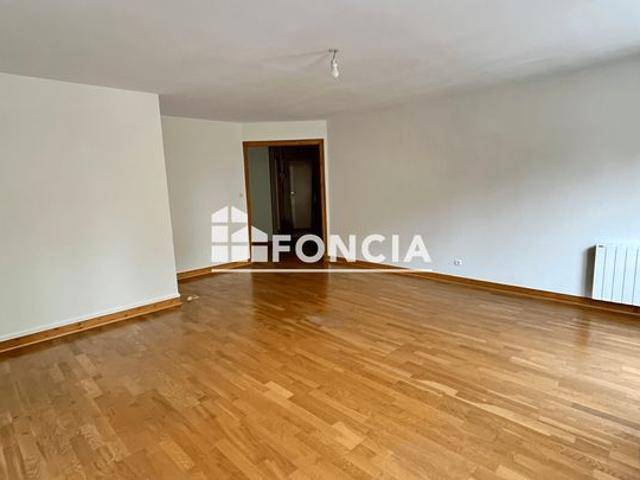 Grand appartement t2 en centre ville face au parc du château