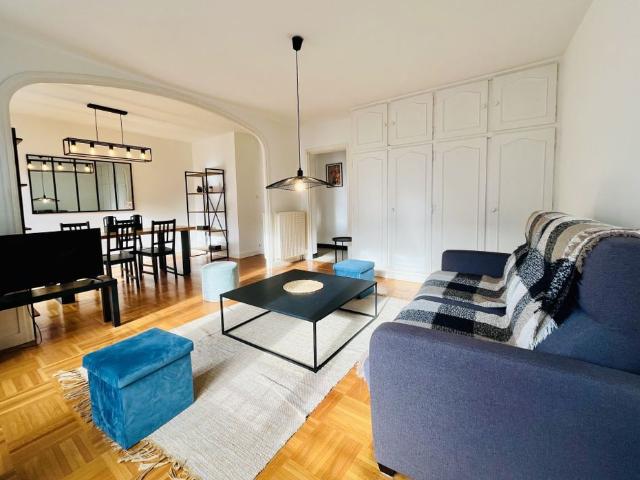Grand Appartement T2 Meublé 58 m² au Centre ville Avec Balcon et Parking Privé