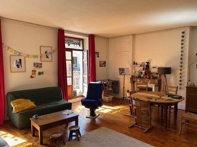 GRAND APPARTEMENT T4 LUMINEUX AVEC BALCON