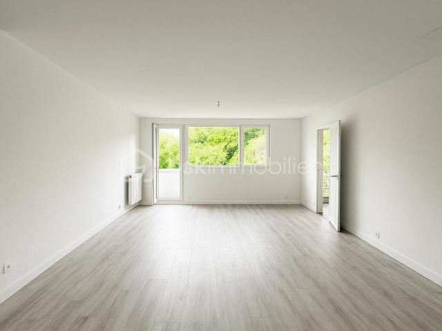 Grand appartement T4 lumineux avec balcons et vue dégagée sur Quimper