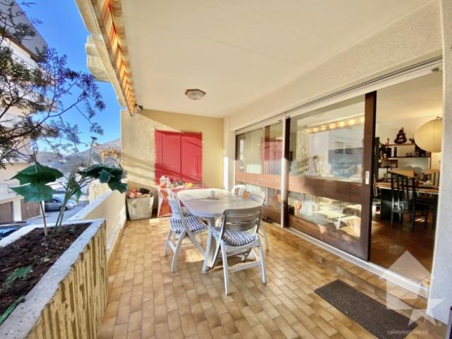 Grand appartement traversant de 135 m2 garage, atelier et parking !