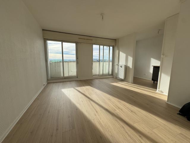 Grand appartement à louer 375 € par mois à Montluçon