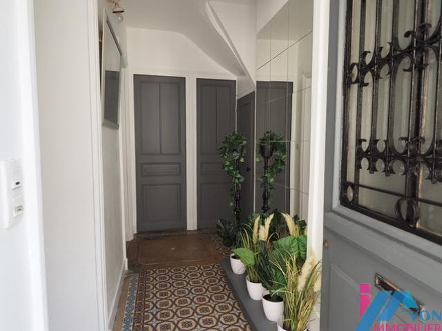Grand appartement à louer 695 € par mois à Avon village