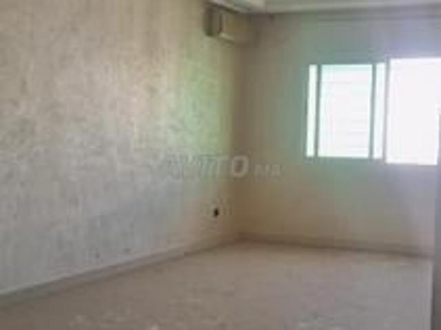 Grand appartement à vendre dans le quartier Al Wifak, Témara