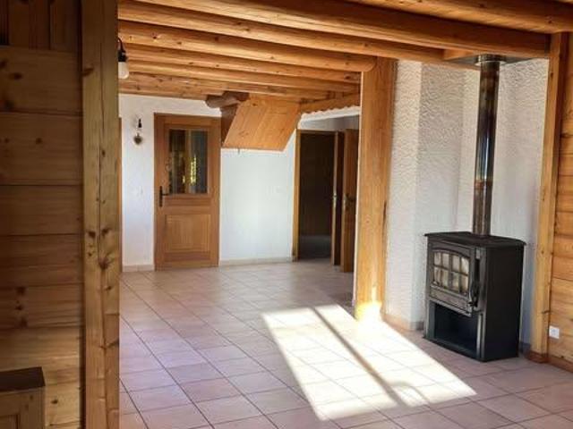 Grand appartement accueillant en maison tranquille