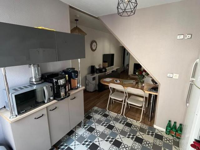 GRAND APPARTEMENT AVEC BEAUX VOLUMES