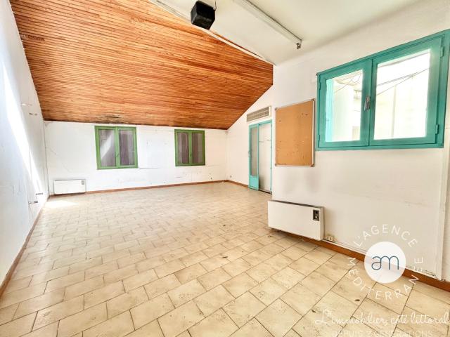 Grand appartement avec potentiel à Palavas les Flots sur canalette