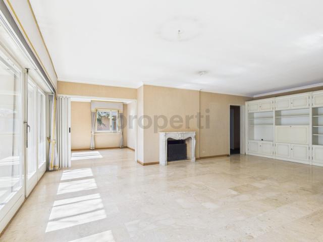 Grand appartement avec 6.5 pièces au centre de Sion à rénover