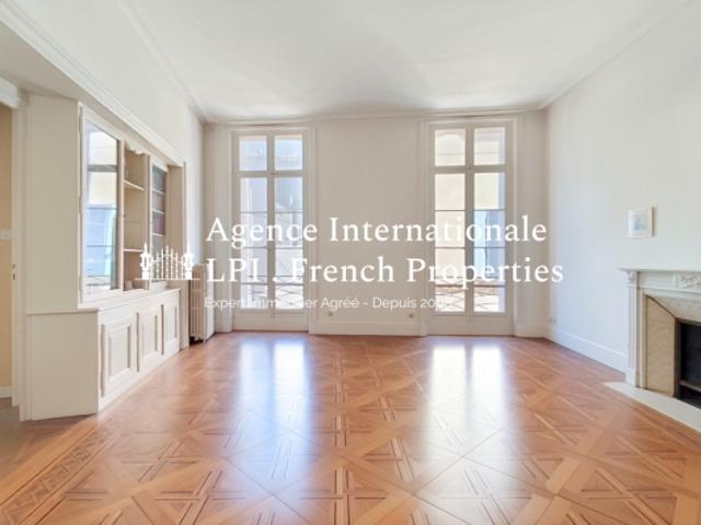 Grand appartement bourgeois T5 dans hôtel particulier double garage caves dépendances SH 186.03 M² 3/4 chambres PERPIGNAN Centre Gambetta